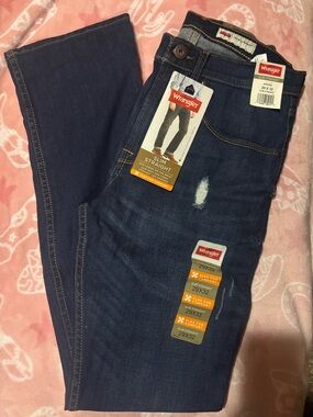 Wrangler Men's Slim Straight Jeans in Indigo Blue with Light Whiskering